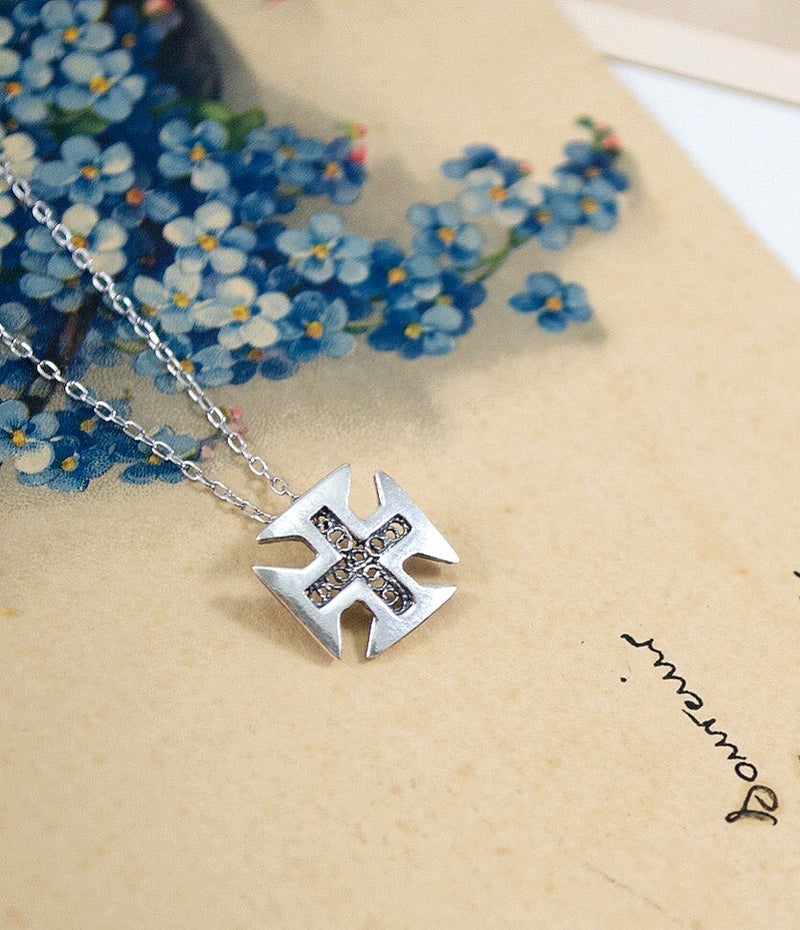 Cruz de Cristo Sterling Silver Filigree Necklace
