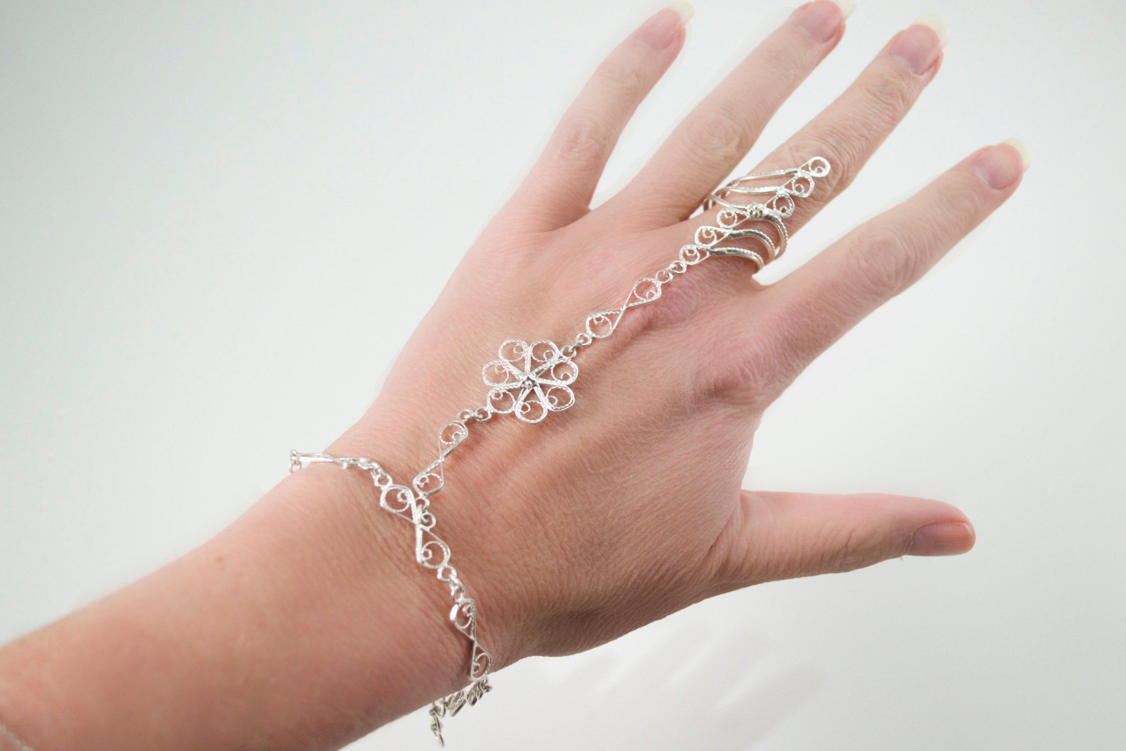 Trendy Women's Hand Bracelets Chain Bracelet with Ring for Women Mental  Finger Bracelet Ring Female Jewelry