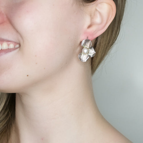"Violeta" Silver and Pearl Drop Pendant Earrings