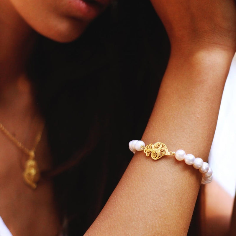 Zeta Finer Heart Pearl Bracelet | ElegantGreekJewelry