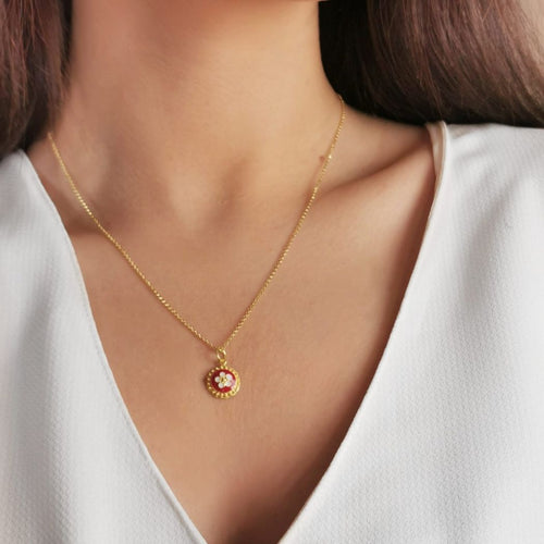 Red Caramujo Pendant Necklace in Gold